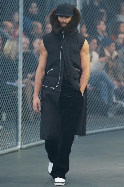 Look 26